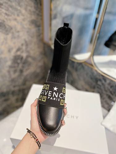 Picture of Givenchy Shoes Women _SKUfw106264287fw